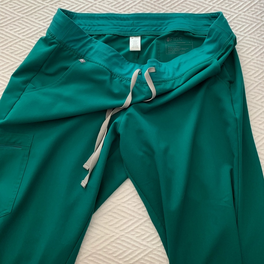 Figs Hunter Green Zamora
